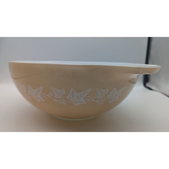 Vintage Pyrex Sandalwood 444 Cinderella Mixing Bowl Tan with White Ivy - Picture 12 of 16